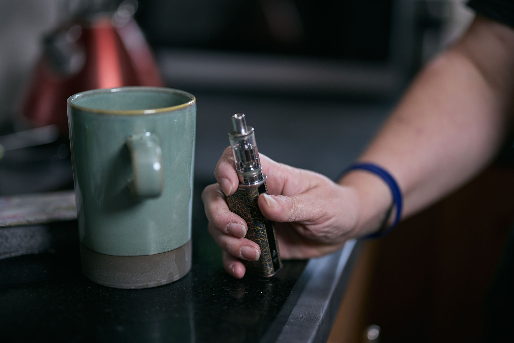 Lisa with vape