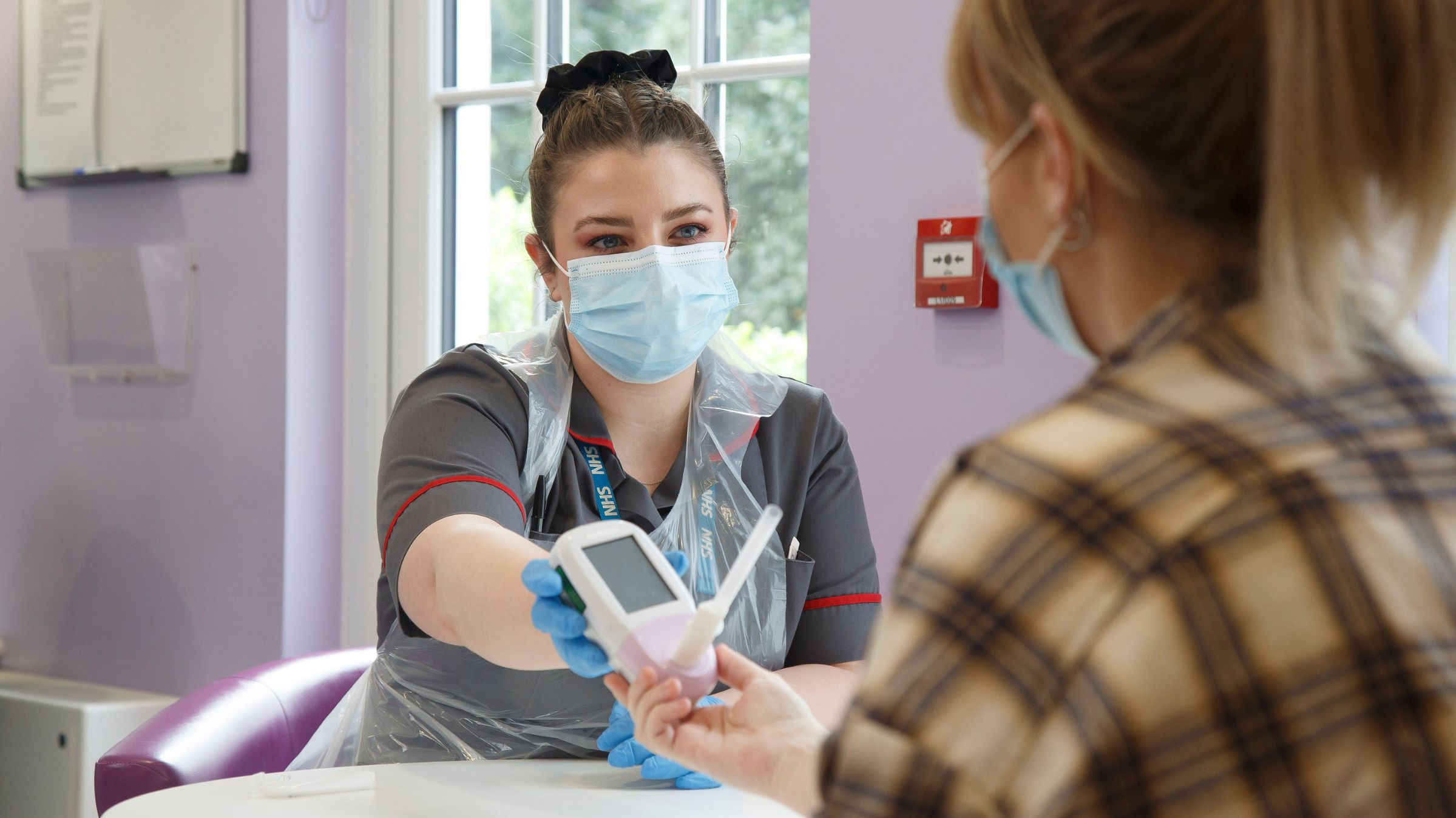 Smoking cessation specialist showing someone their carbon monoxide reading